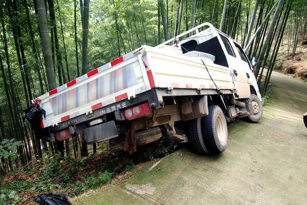 j9九游会app科普：事故不断伤亡惨重 夺命内轮差如何规避